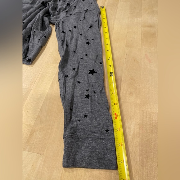 Thread & Supply that cozy life Aliza star print top size S gray & black. {211} - Picture 8 of 13